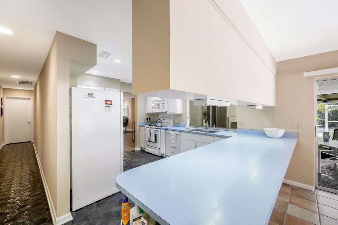 280 S Golf Dr, Naples, FL 34102