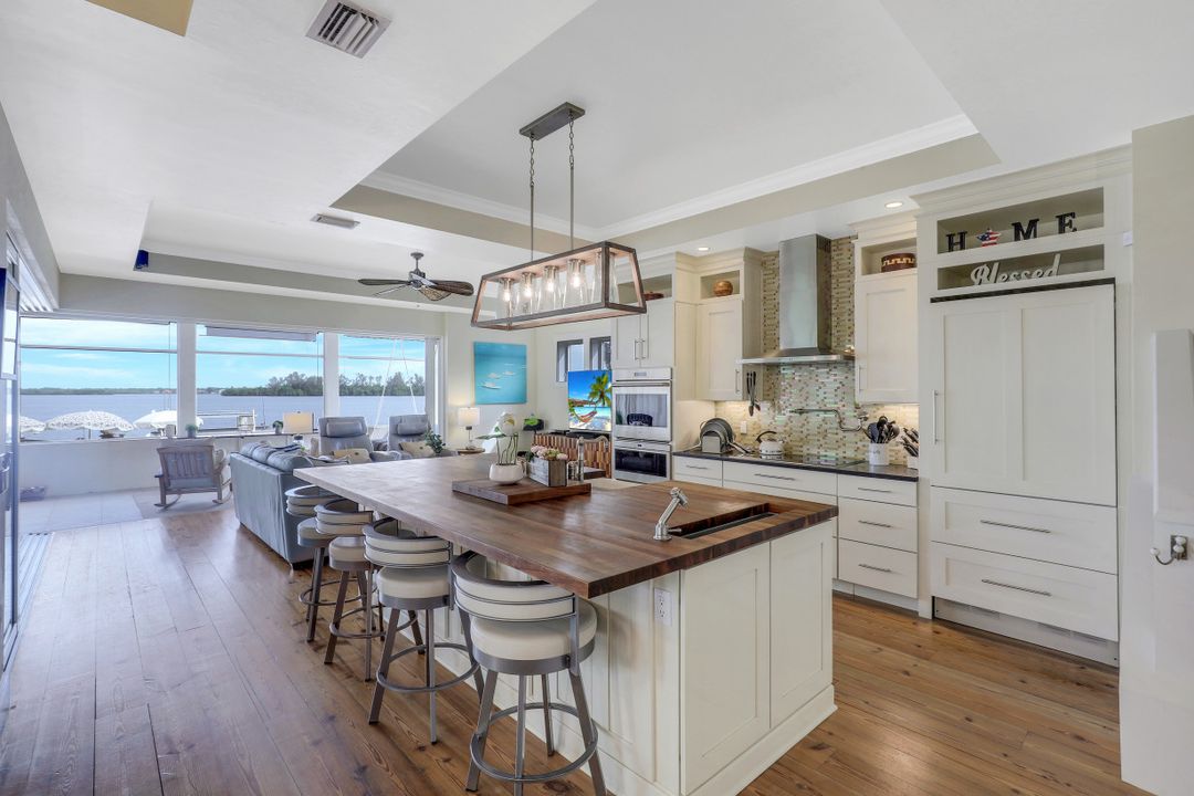 4559 E Riverside Dr, Fort Myers, FL 33905