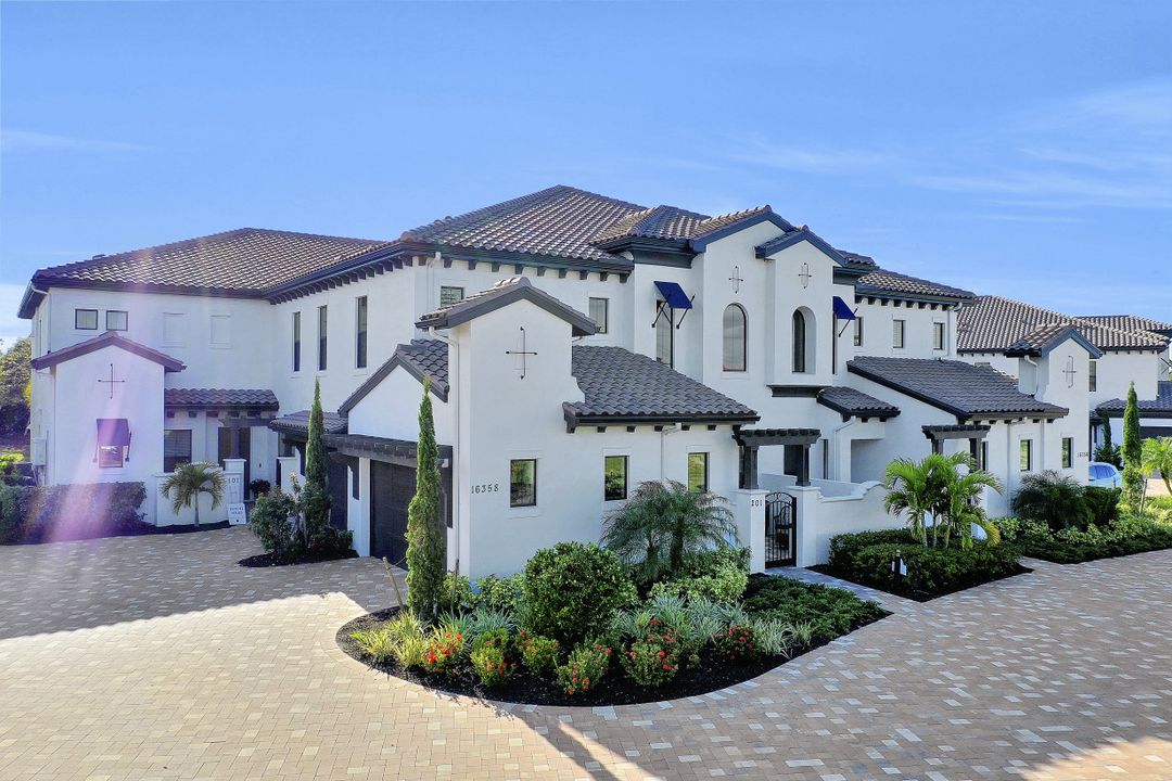 16358 Corsica Way #201, Naples, FL 34110