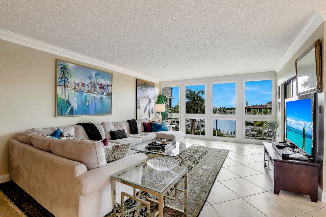 4031 Gulf Shore Blvd  #4F, Naples, FL 34103