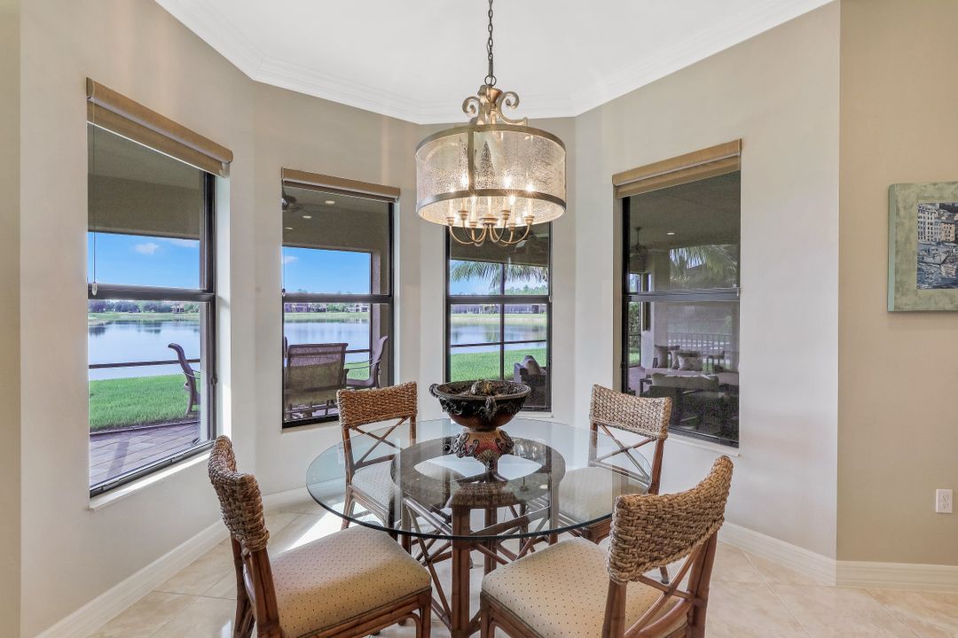 2915 Cinnamon Bay Cir, Naples, FL 34119