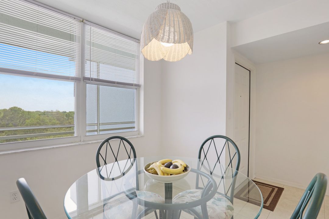 285 Naples Cove Dr #1604, Naples, FL 34110