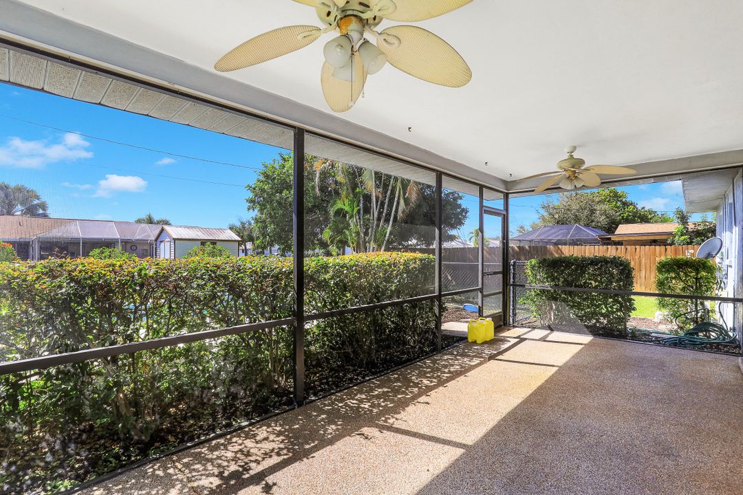 924 SE 15th St, Cape Coral, FL 33990