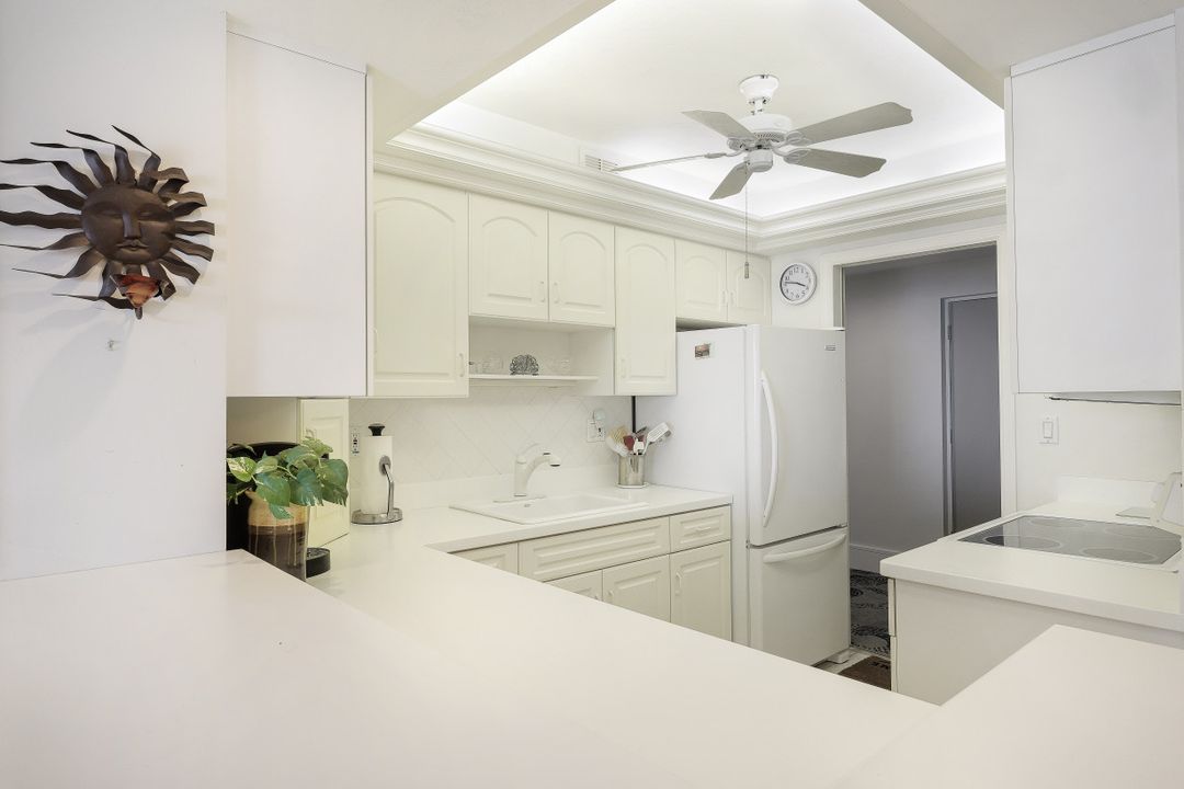 2885 Gulf Shore Blvd N  #803, Naples, FL 34103