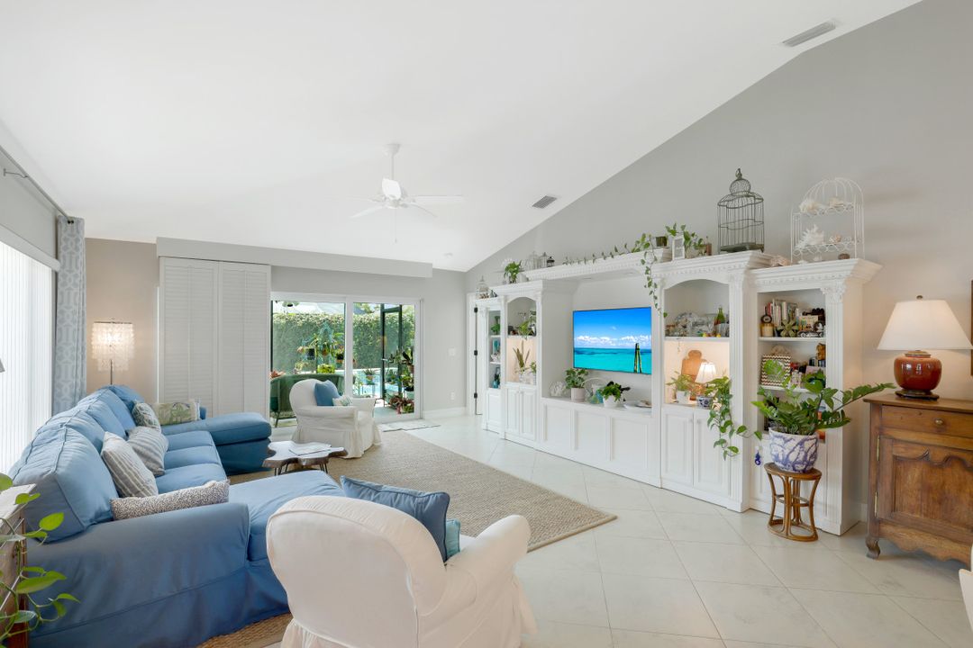 768 101st Ave N, Naples, FL 34108