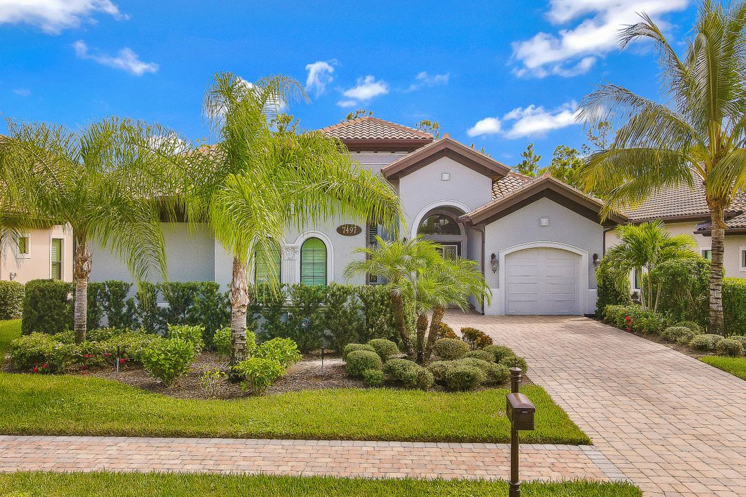 7497 Lantana Cir, Naples, FL 34119