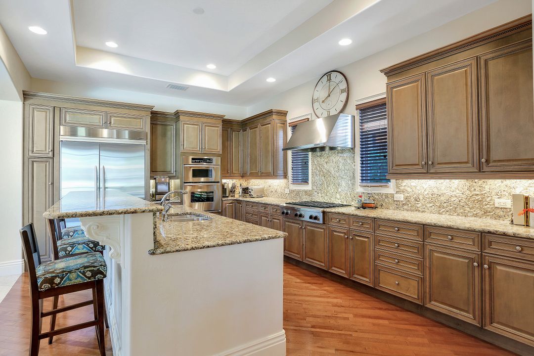 2911 Tiburon Blvd E, Naples, FL 34109