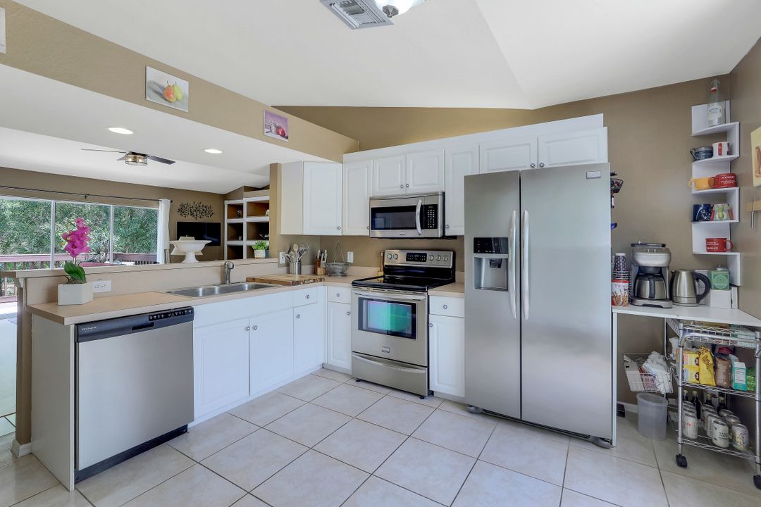 3675 10th Ave SE, Naples, FL 34117