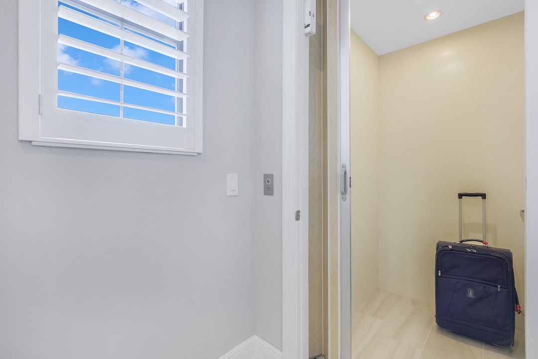 2185 Frangipani Cir, Naples, FL 34120