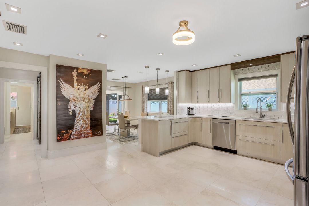 648 100th Ave N, Naples, FL 34108