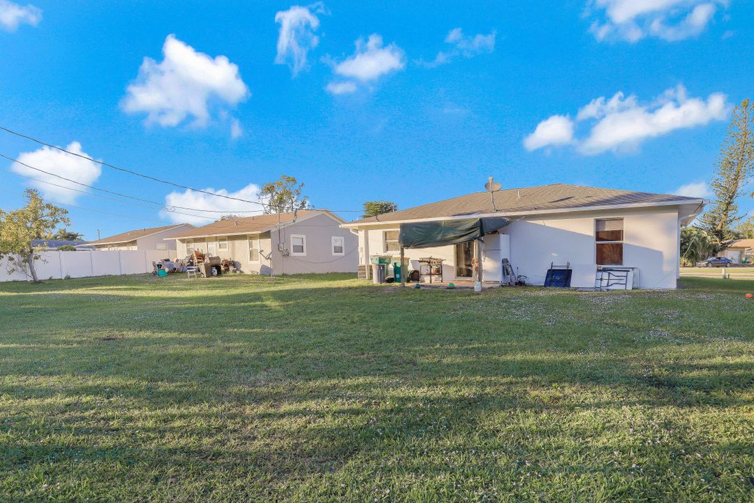 5250 Texas Ave, Naples, FL 34113