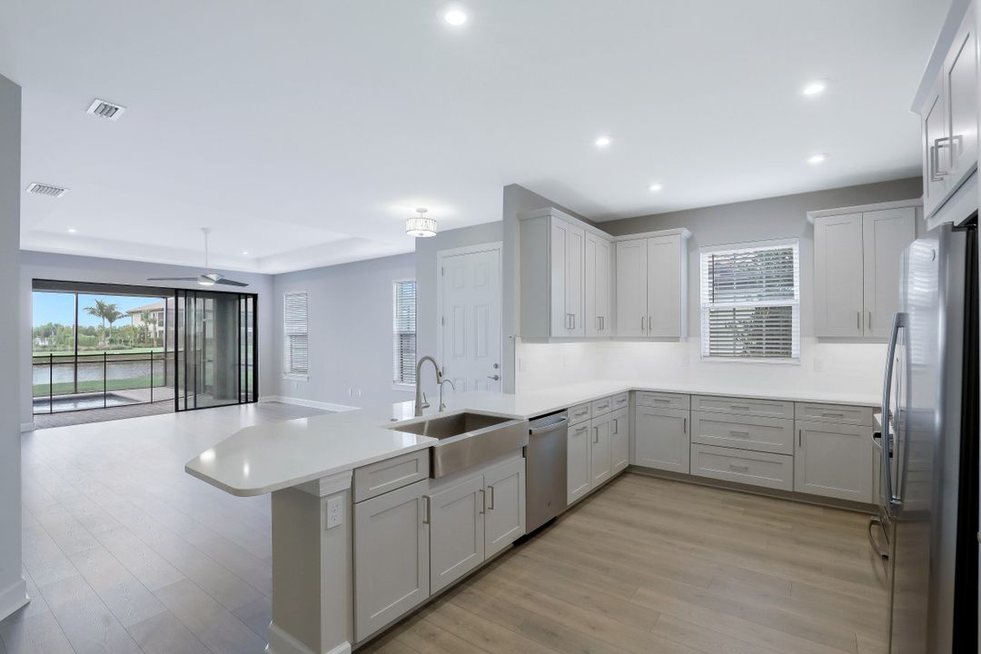15223 Tolmino St, Naples, FL 34114