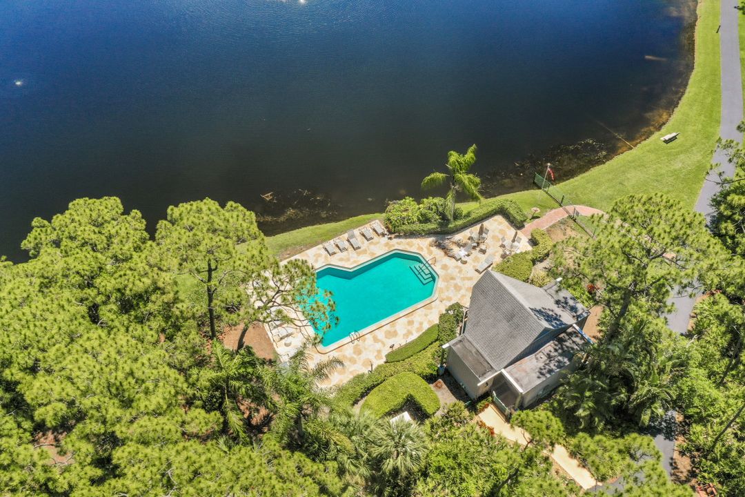 15330 Cedarwood Ln, Naples, FL 34110