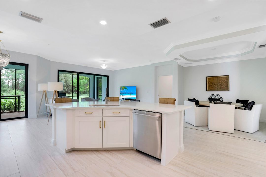 16352 Viansa Way #101, Naples, FL 34110