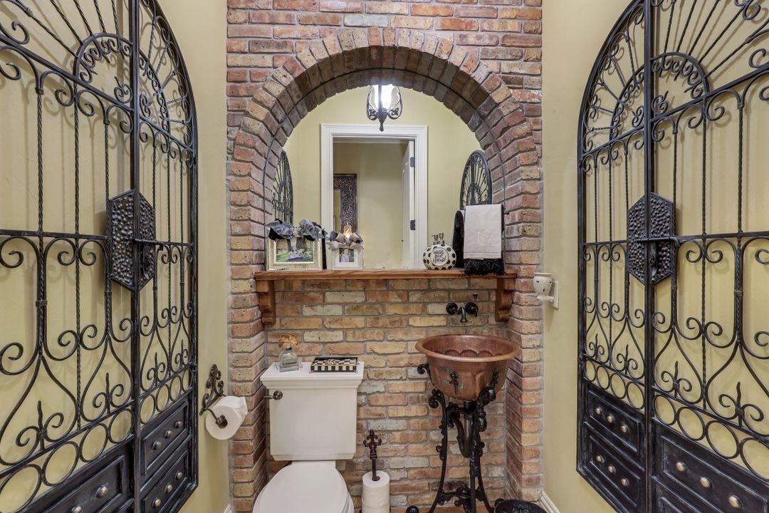 353 Chancery Cir, Naples, FL 34110
