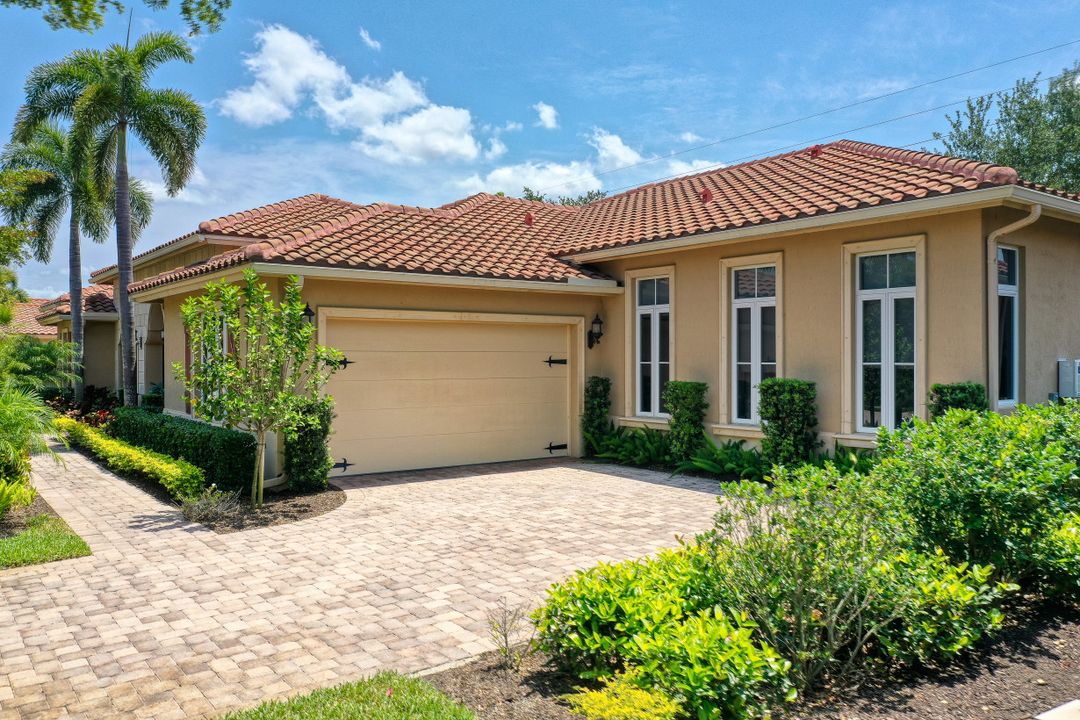 2132 Torino Way, Naples, FL 34105