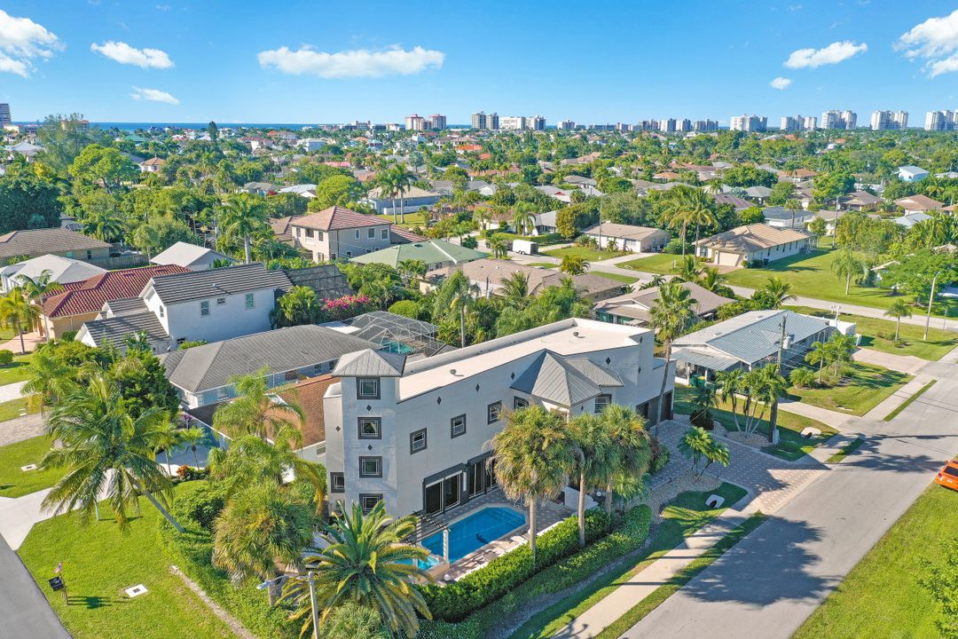 9625 6th St N, Naples, FL 34108