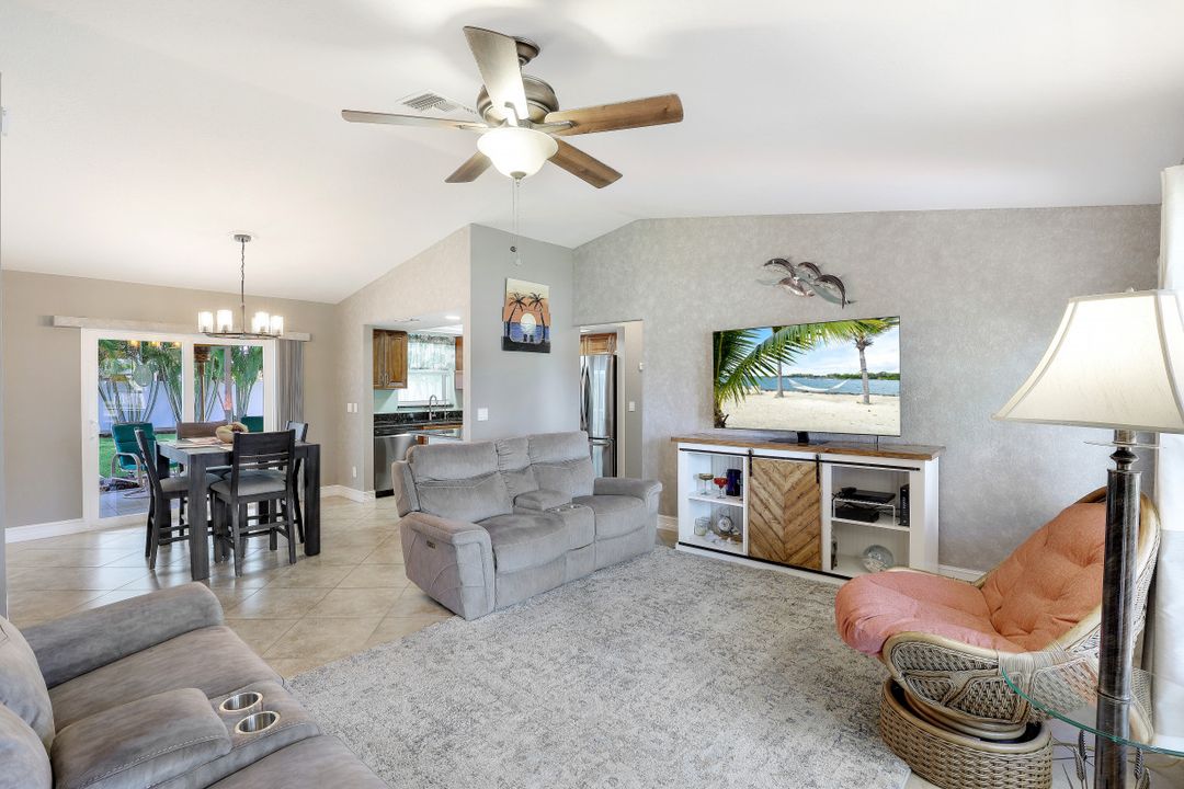 2208 Viscaya Pkwy, Cape Coral, FL 33990