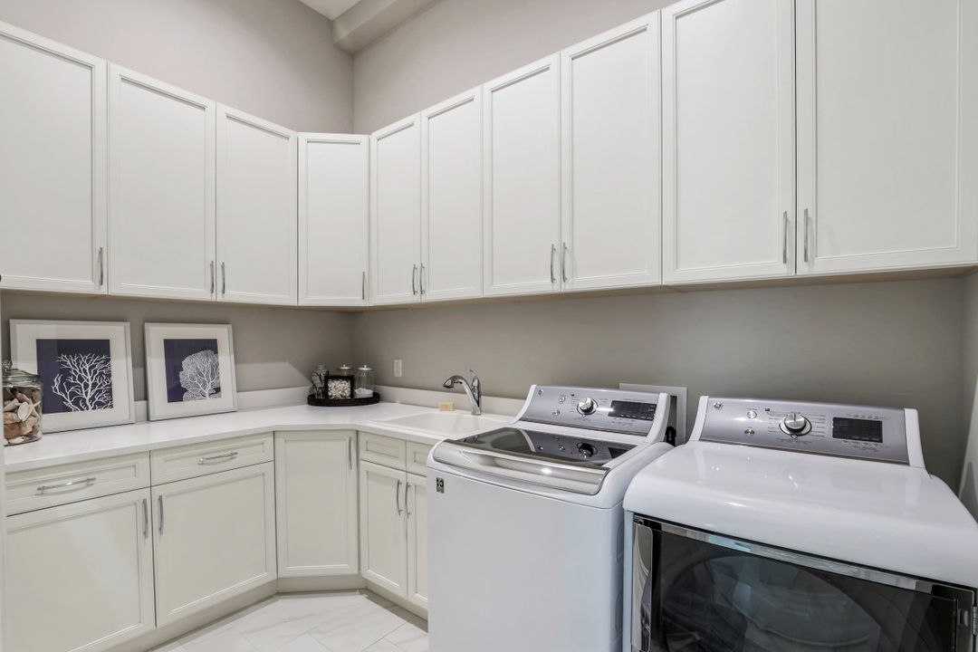 9011 Arrezo Ct, Naples, FL 34119