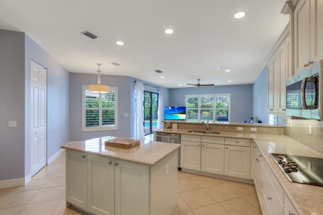 3082 Hudson Ter, Naples, FL 34119