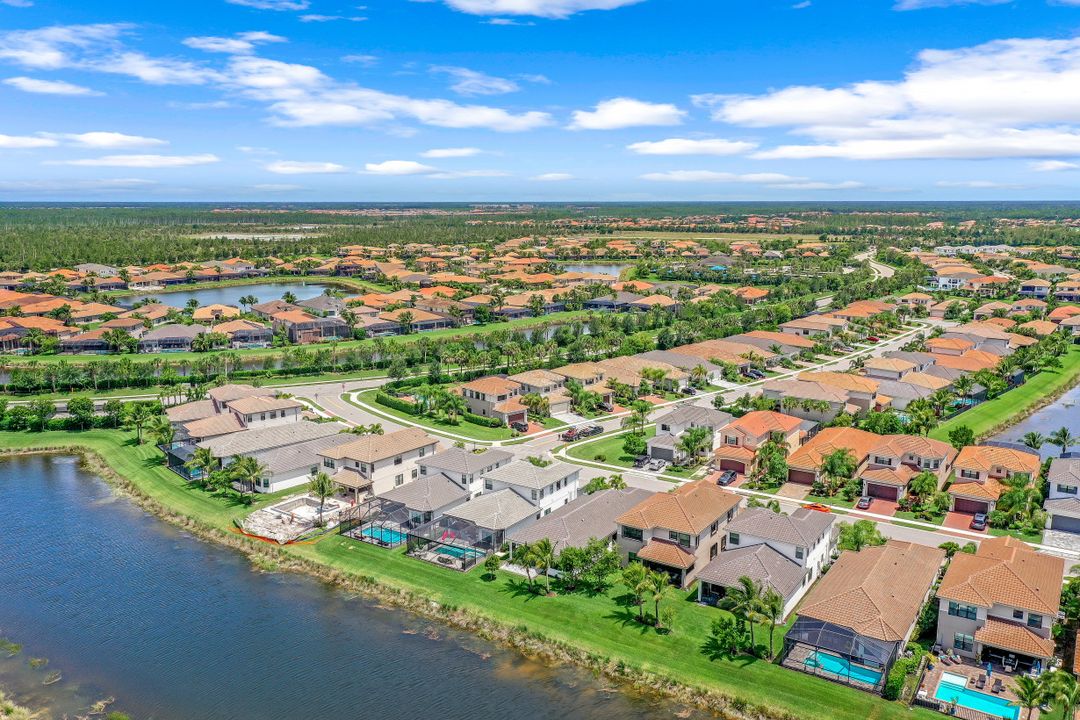 4488 Aurora St, Naples, FL 34119