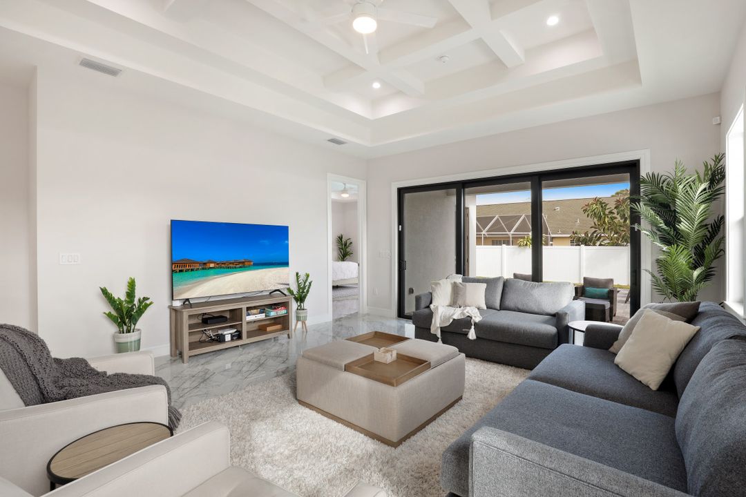 783 110th Ave N, Naples, FL 34108