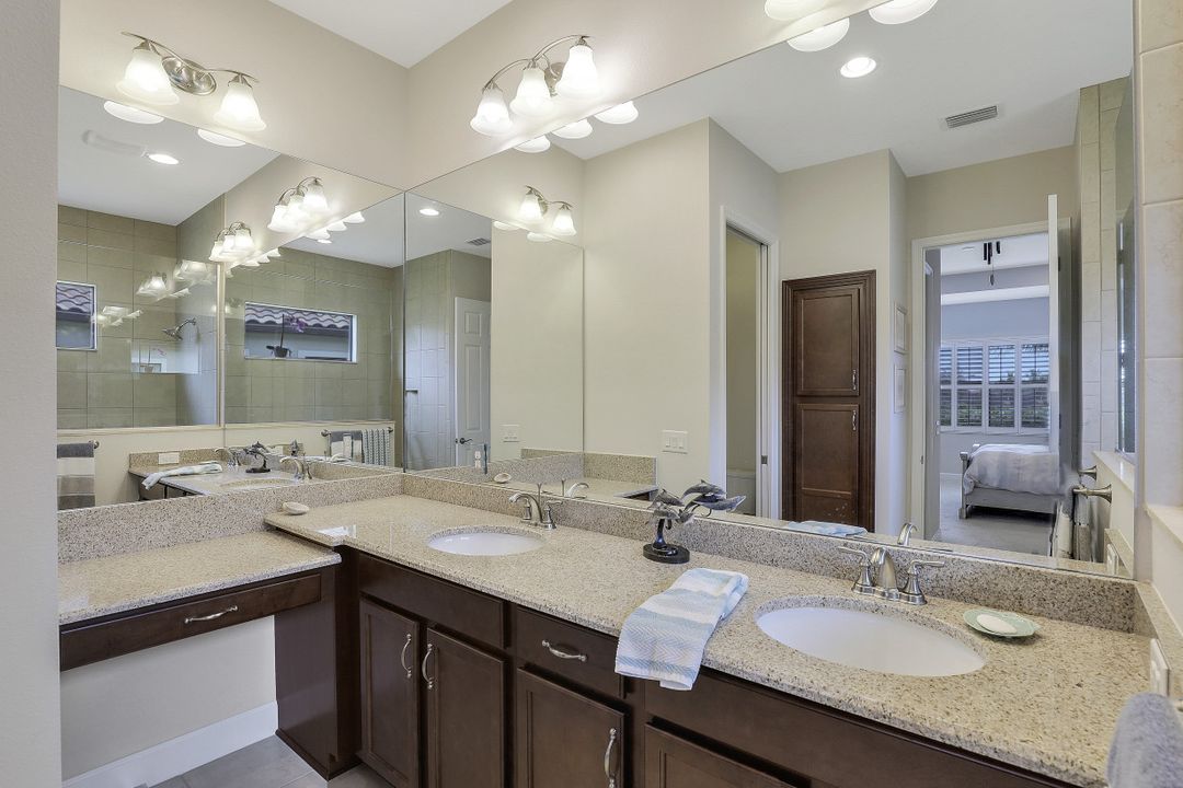 9220 Isla Bella Cir, Bonita Springs, FL 34135