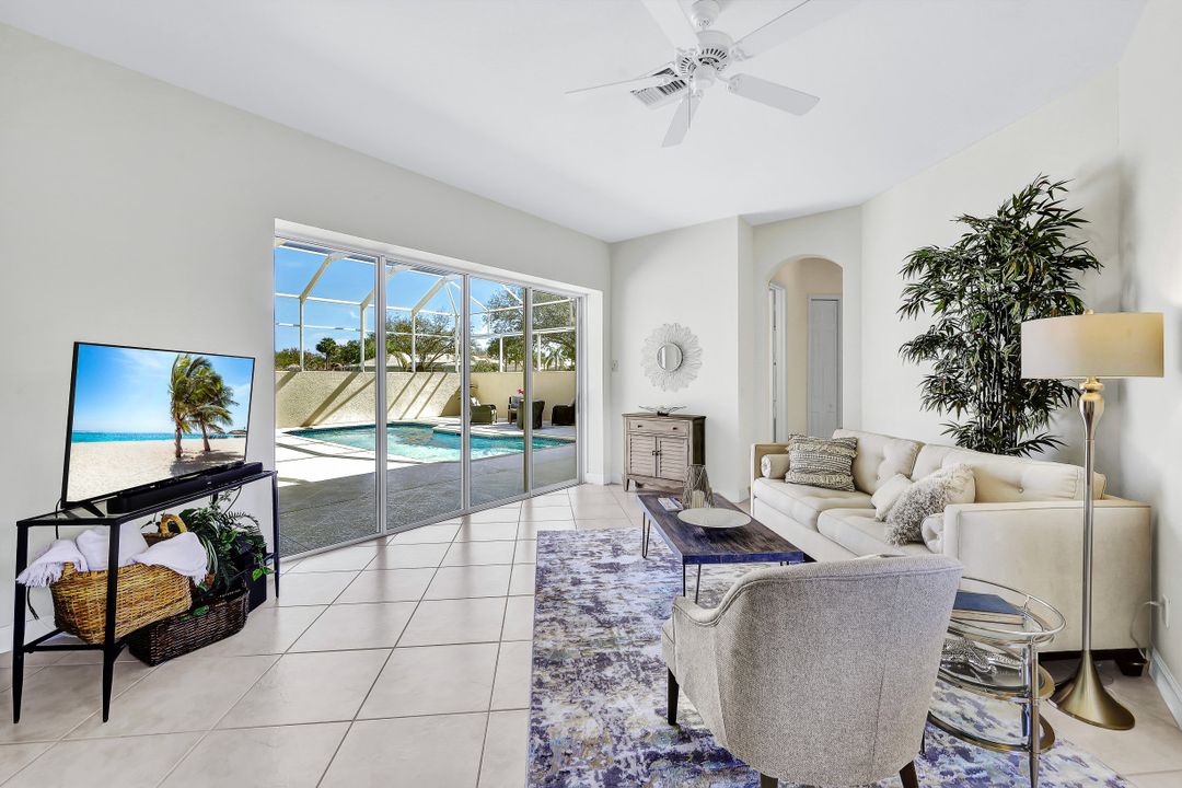 6104 Highwood Park Ln, Naples, FL 34110