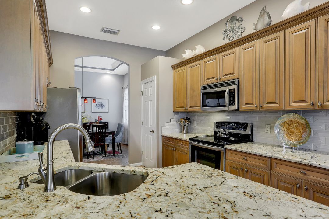 8763 Coastline Ct #201, Naples, FL 34120