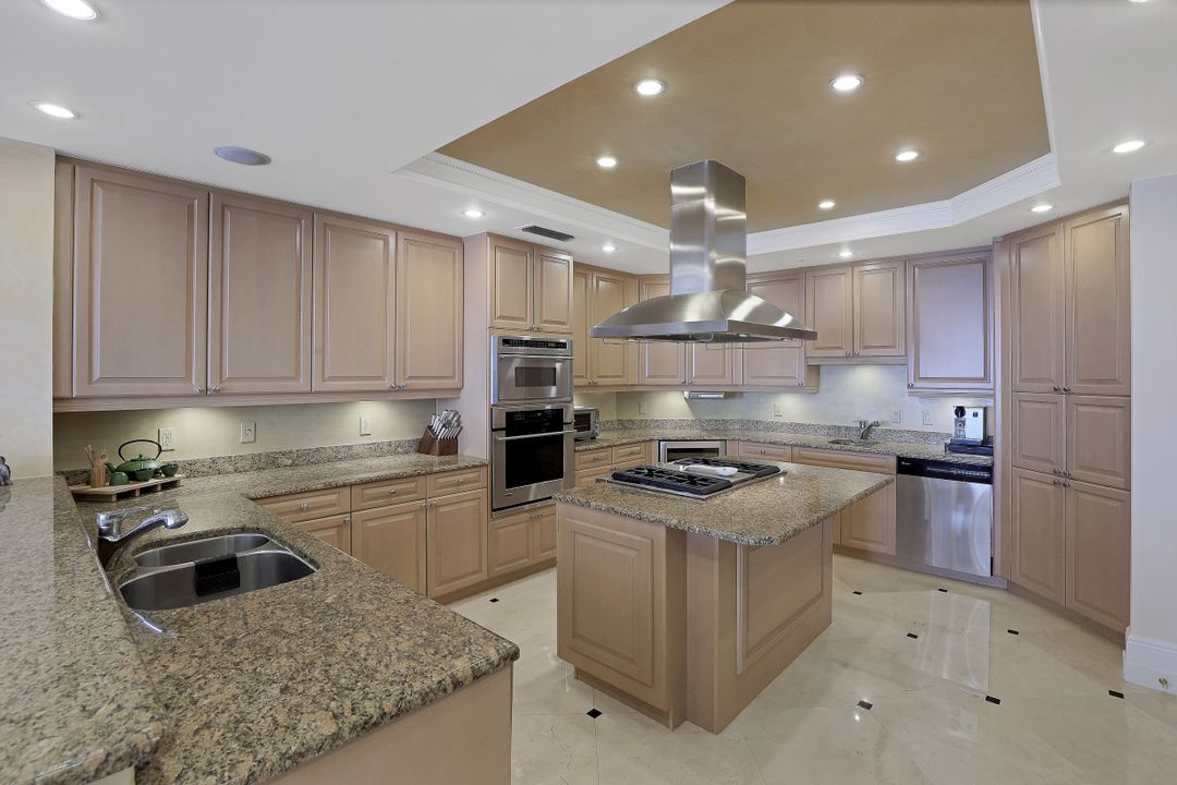 970 Cape Marco Dr #1607, Marco Island, FL 34145