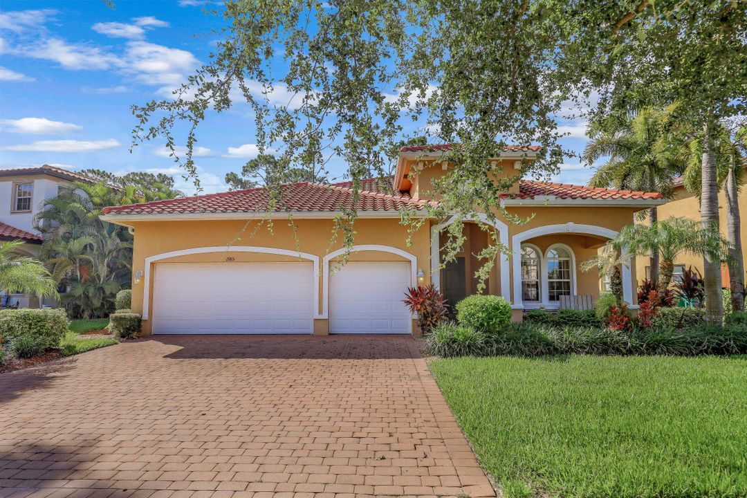 1985 Par Dr, Naples, FL 34120