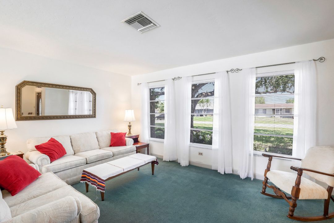 82 Johnnycake Dr, Naples, FL 34110