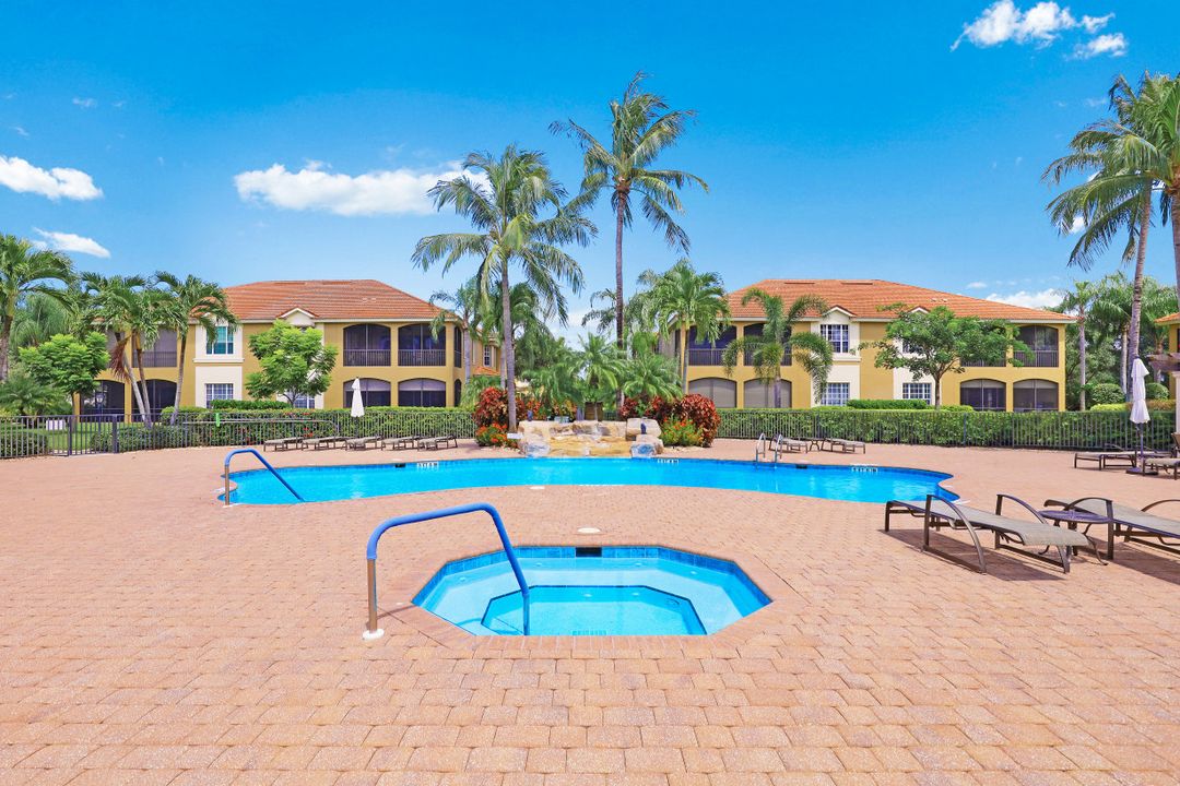 5001 Maxwell Cir #201, Naples, FL 34105