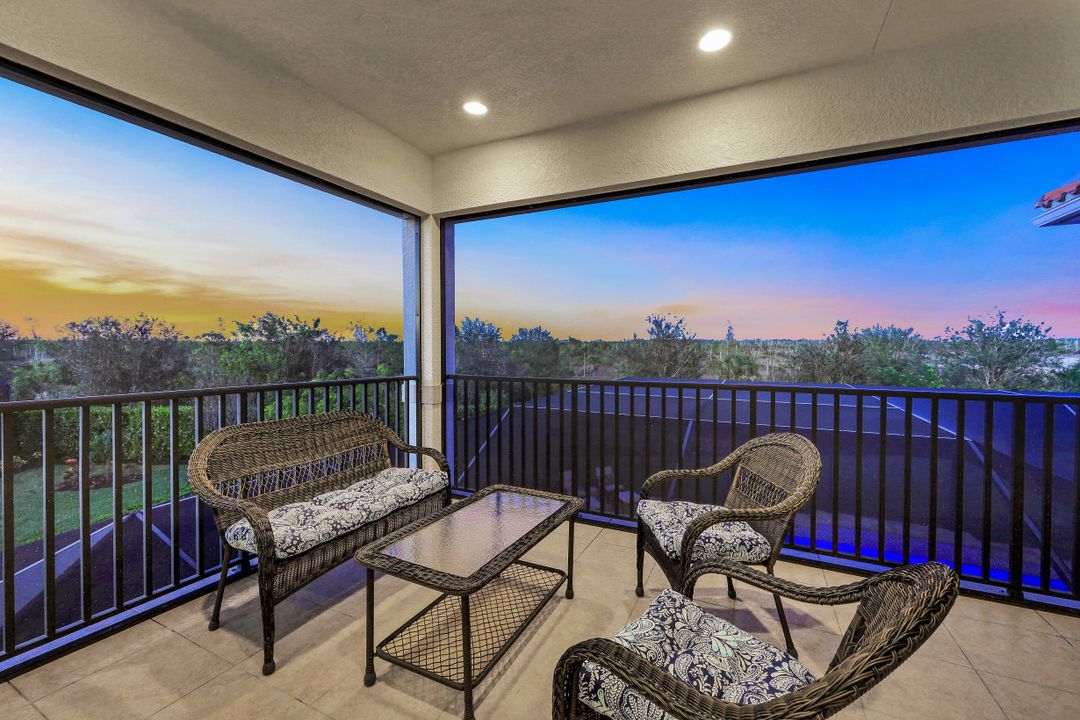 2827 Thunder Bay Circle, Naples, FL 34119