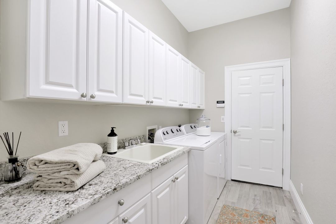 8761 Hideaway Harbor Ct, Naples, FL 34120