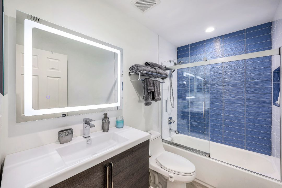 10684 Gulf Shore Dr, Naples, FL 34108