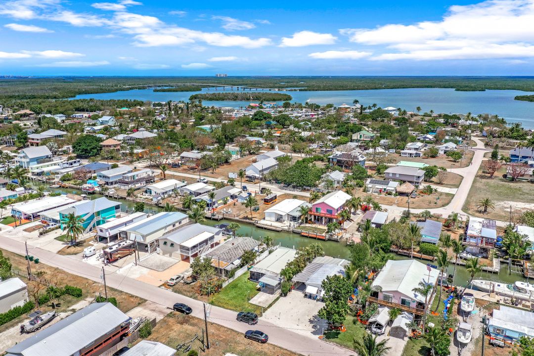 625 Palm Dr, Goodland, FL 34140