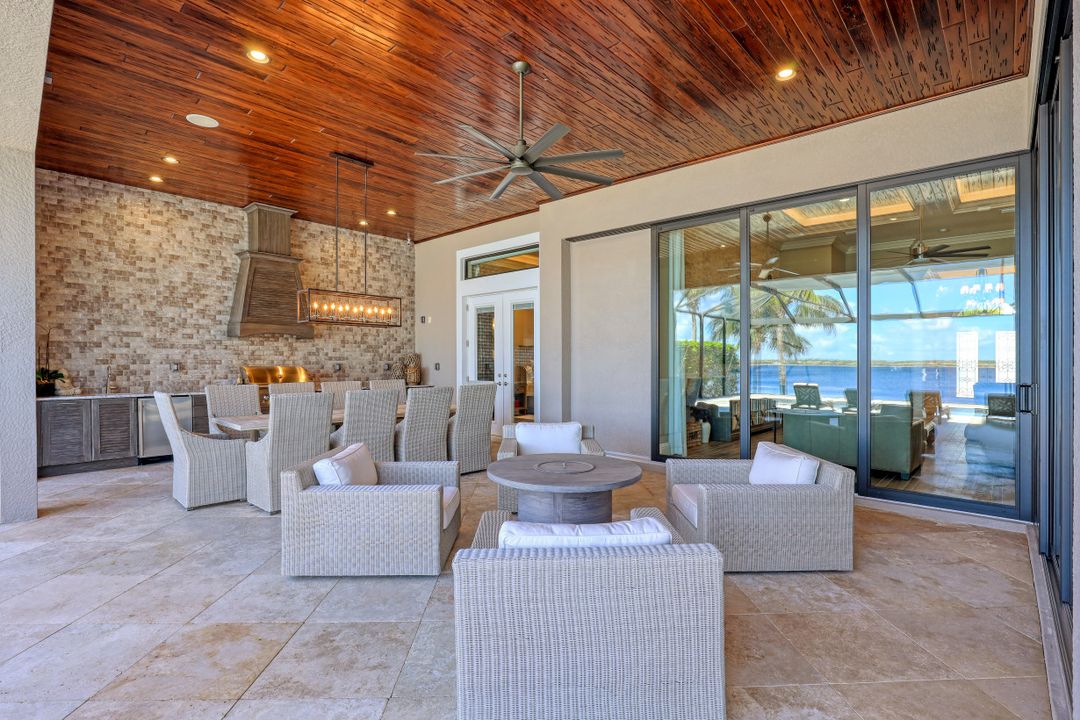 9067 Breakwater Dr, Naples, FL 34120