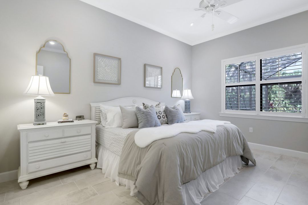 9383 Greyhawk Trl, Naples, FL 34120