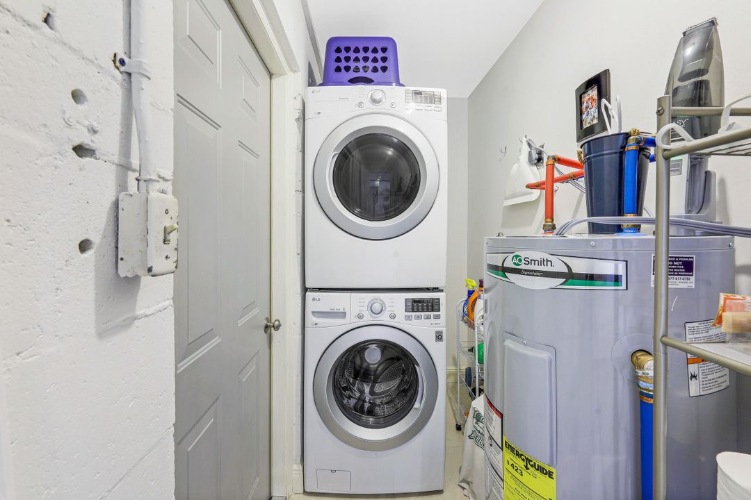 5322 Myrtle Ln, Naples, FL 34113