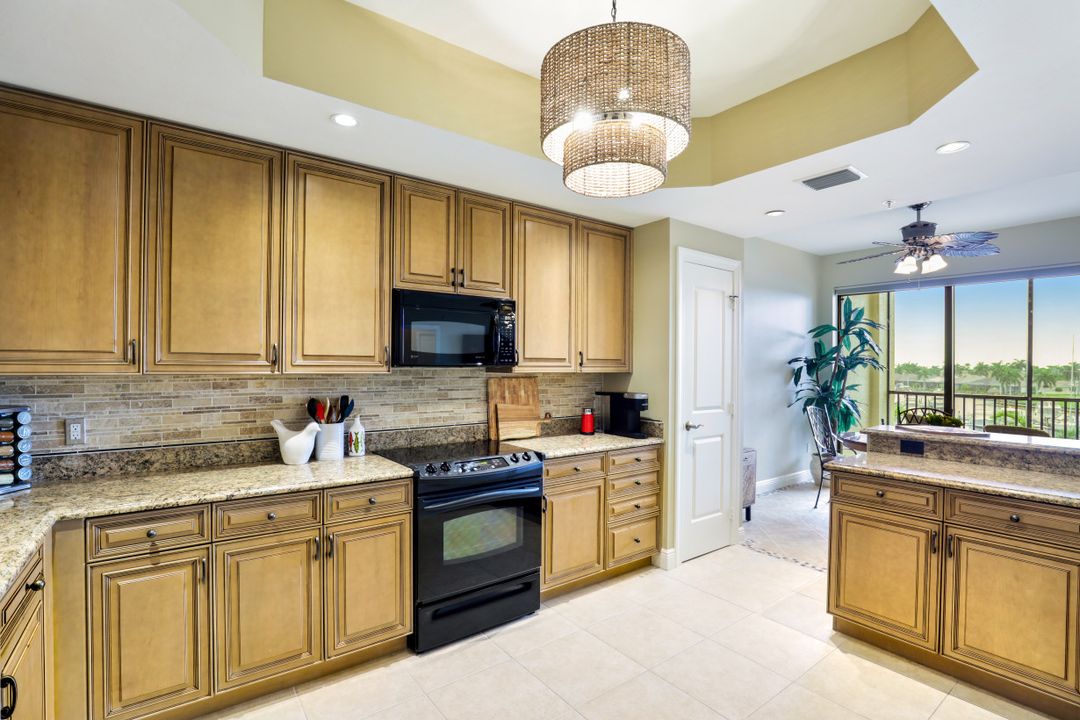 5704 Cape Harbour Dr #308, Cape Coral, FL 33914