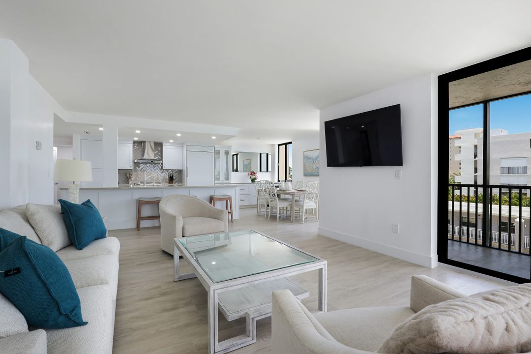 10482 Gulf Shore Dr #231, Naples, FL 34108