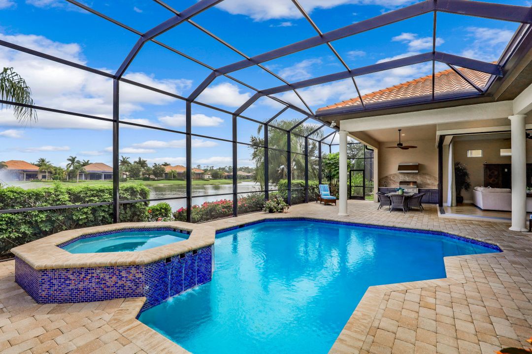 6512 Costa Cir, Naples, FL 34113