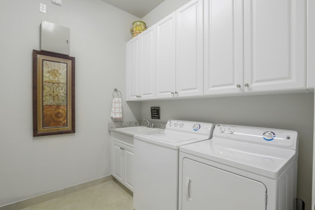 2748 Crystal Way, Naples, FL 34119