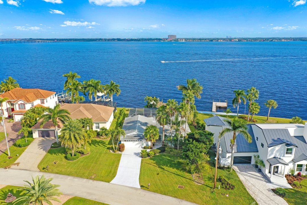 5261 Nautilus Dr, Cape Coral, FL 33904