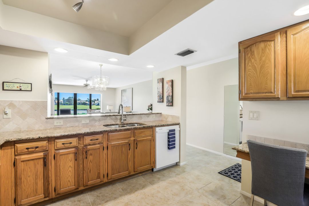 5250 Fox Hollow Dr APT 510, Naples, FL 34104