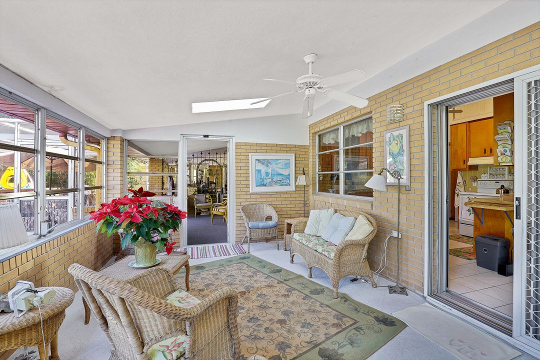 10442 Vanderbilt Dr, Naples, FL 34108