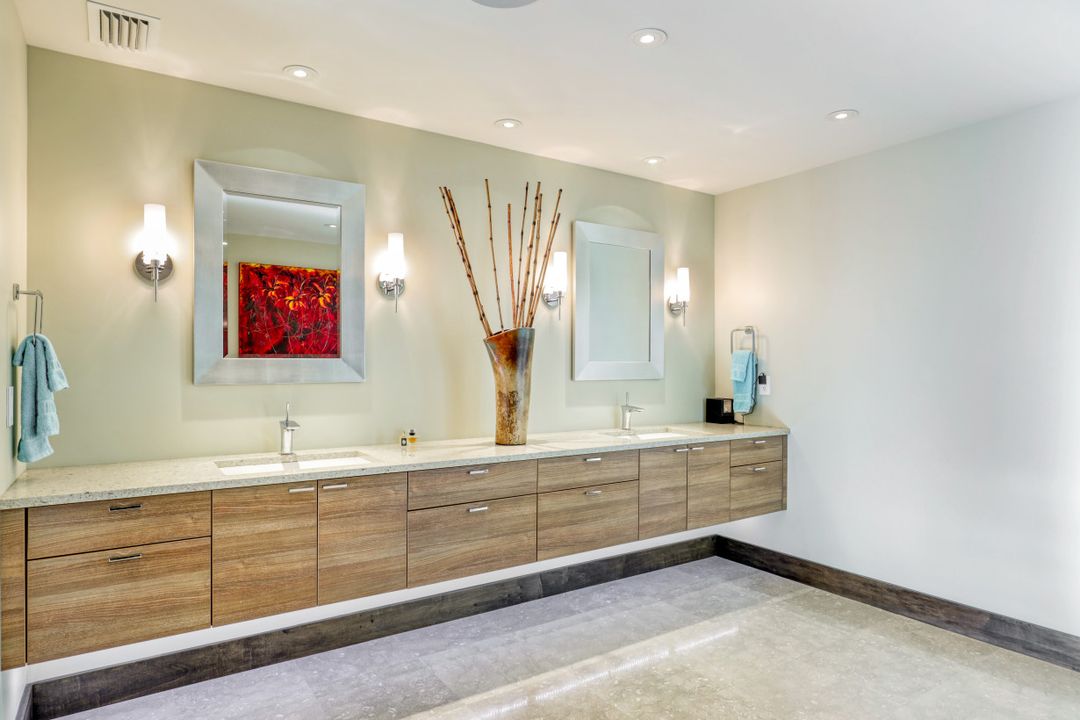 615 Carica Rd, Naples, FL 34108