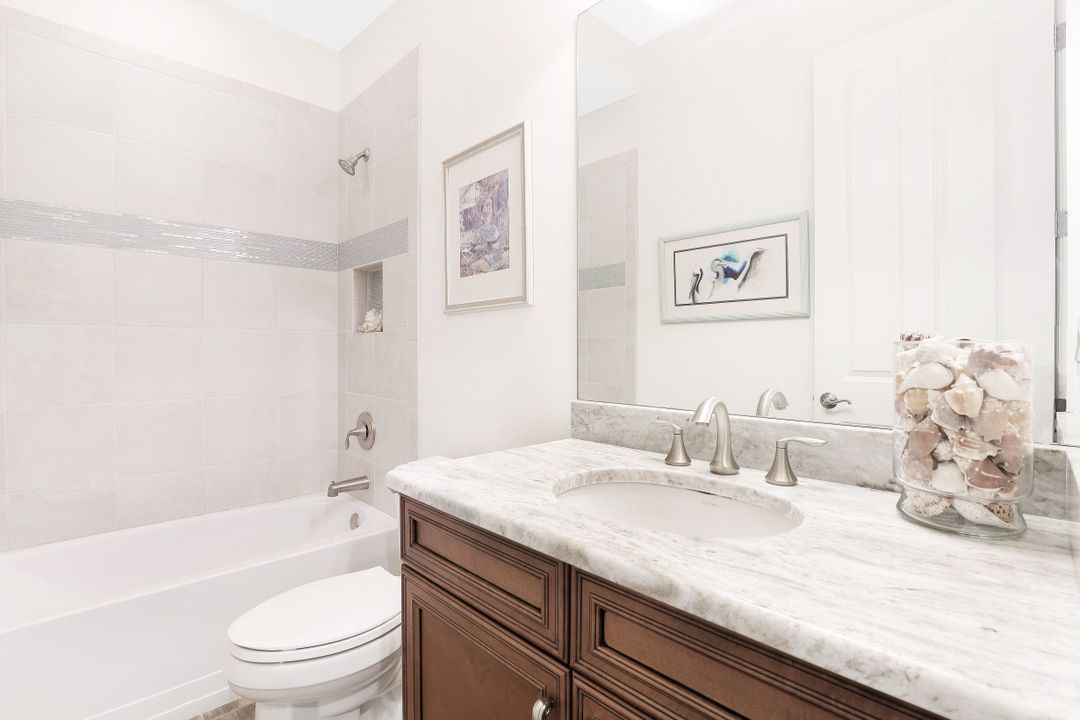 7327 Lantana Cir, Naples, FL 34119