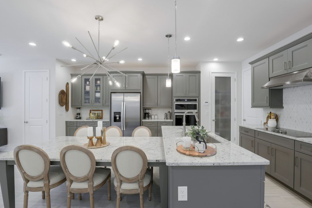 12944 Pembroke Dr, Naples, FL 34105